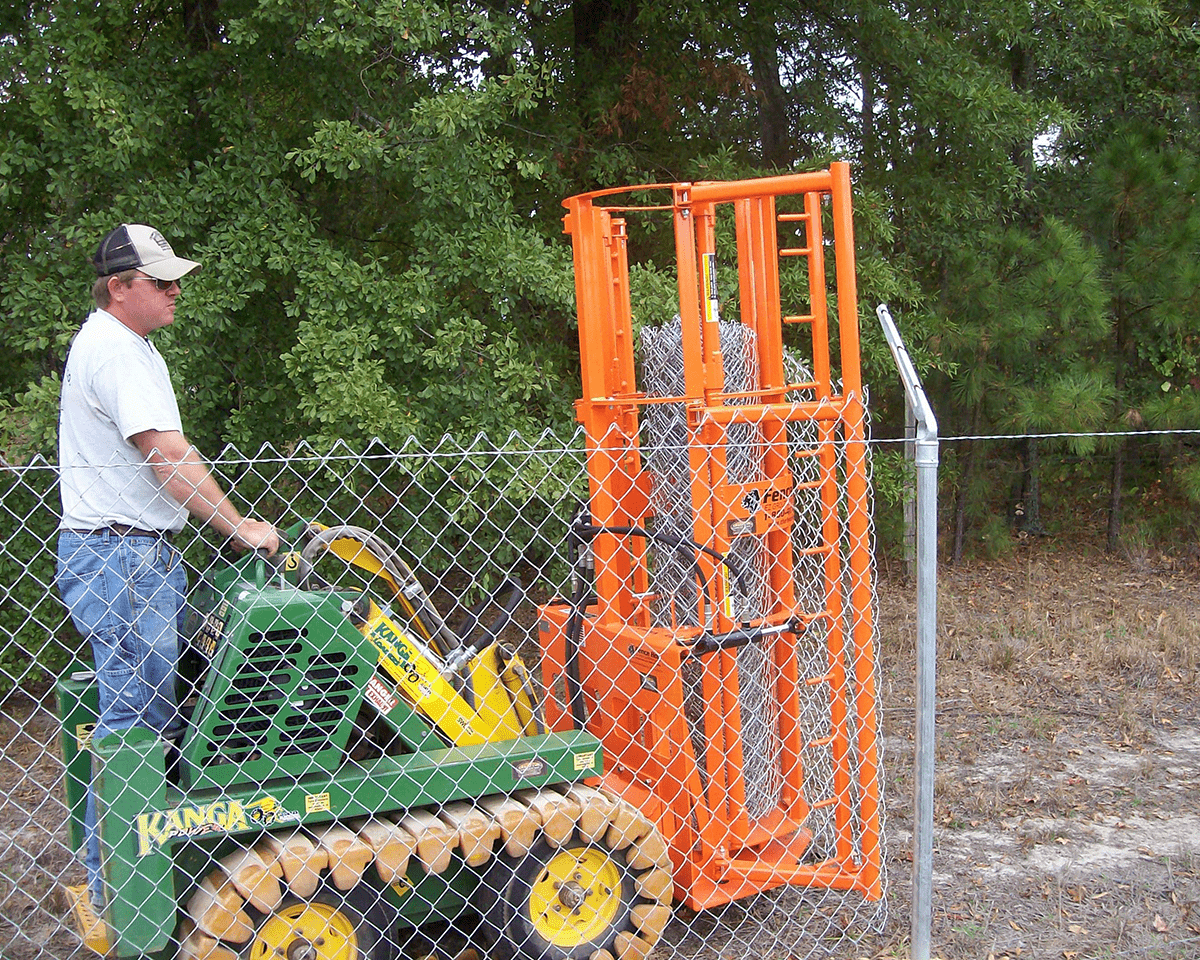 Fence Hog_mini_in use_jobsite_1