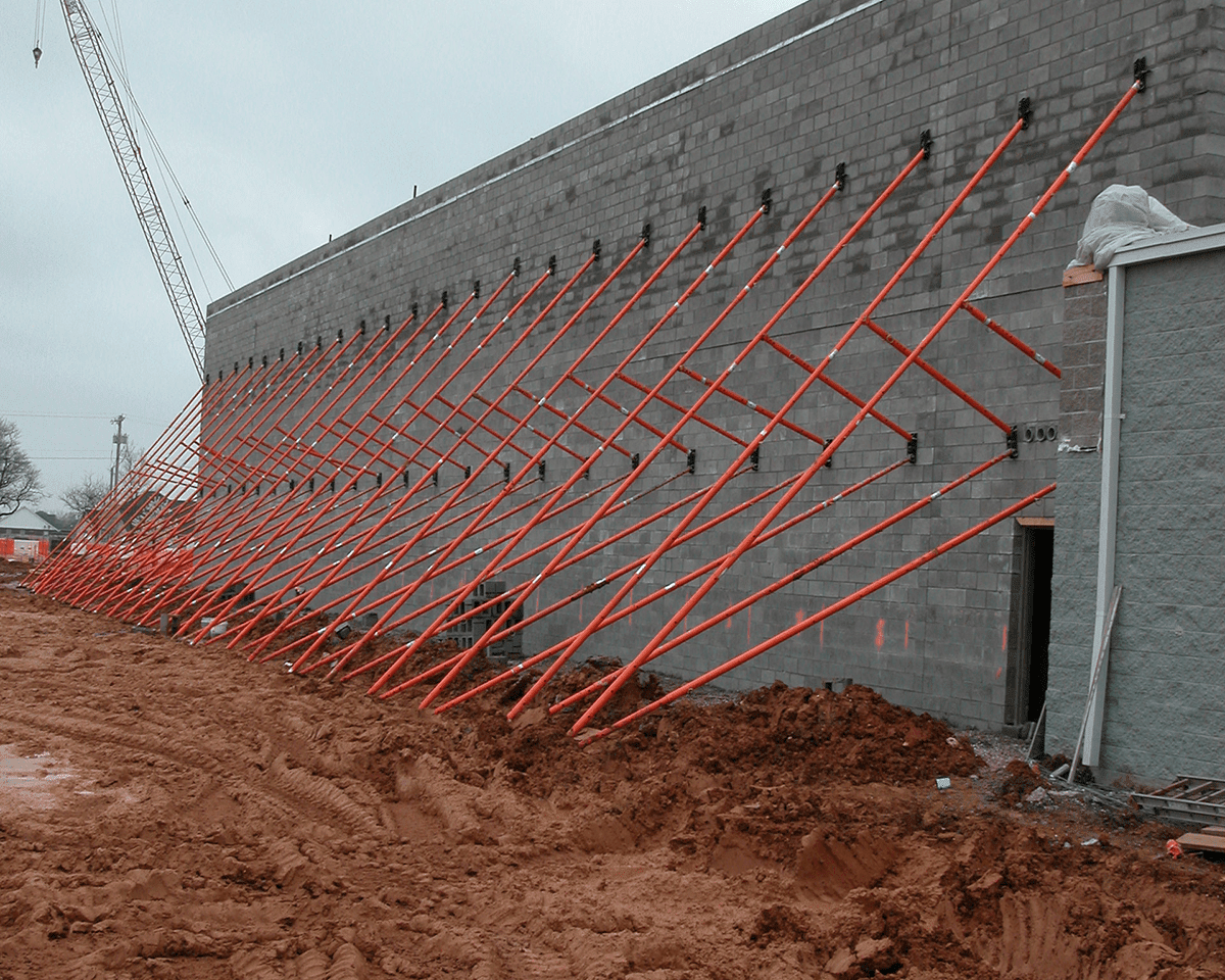 HL_w_kicker_on_job_site_1