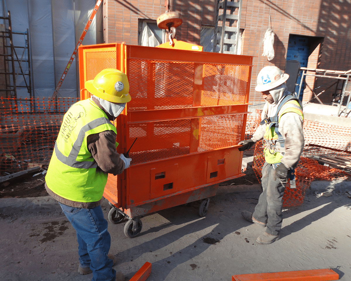 Hoist_hog_on_jobsite_5