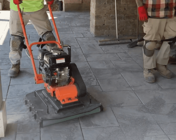 Roller_Paver_Compactor_in_use_13