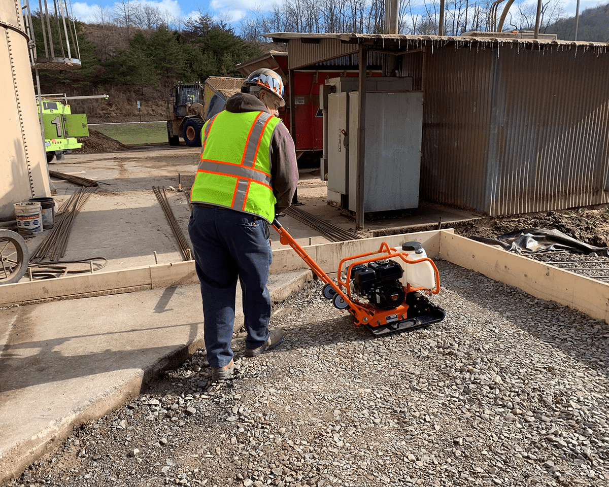 EFPC90C_forward_plate_compactor_in use_2