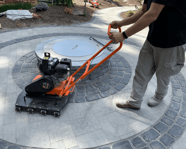 Roller_Paver_Compactor_in_use_11