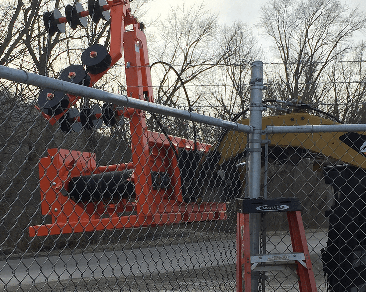 barbwire_hog_on_jobsite_5