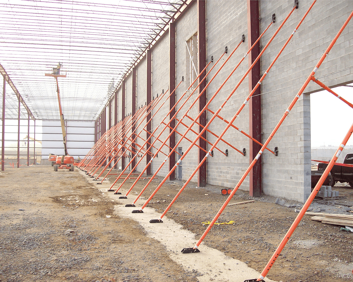 HL_w_kicker_on_job_site_3