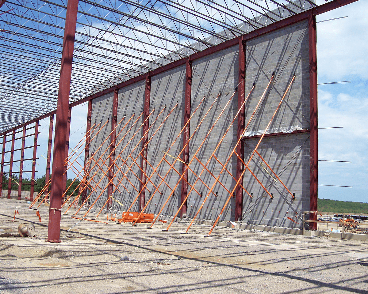 HL_w_kicker_on_job_site_4