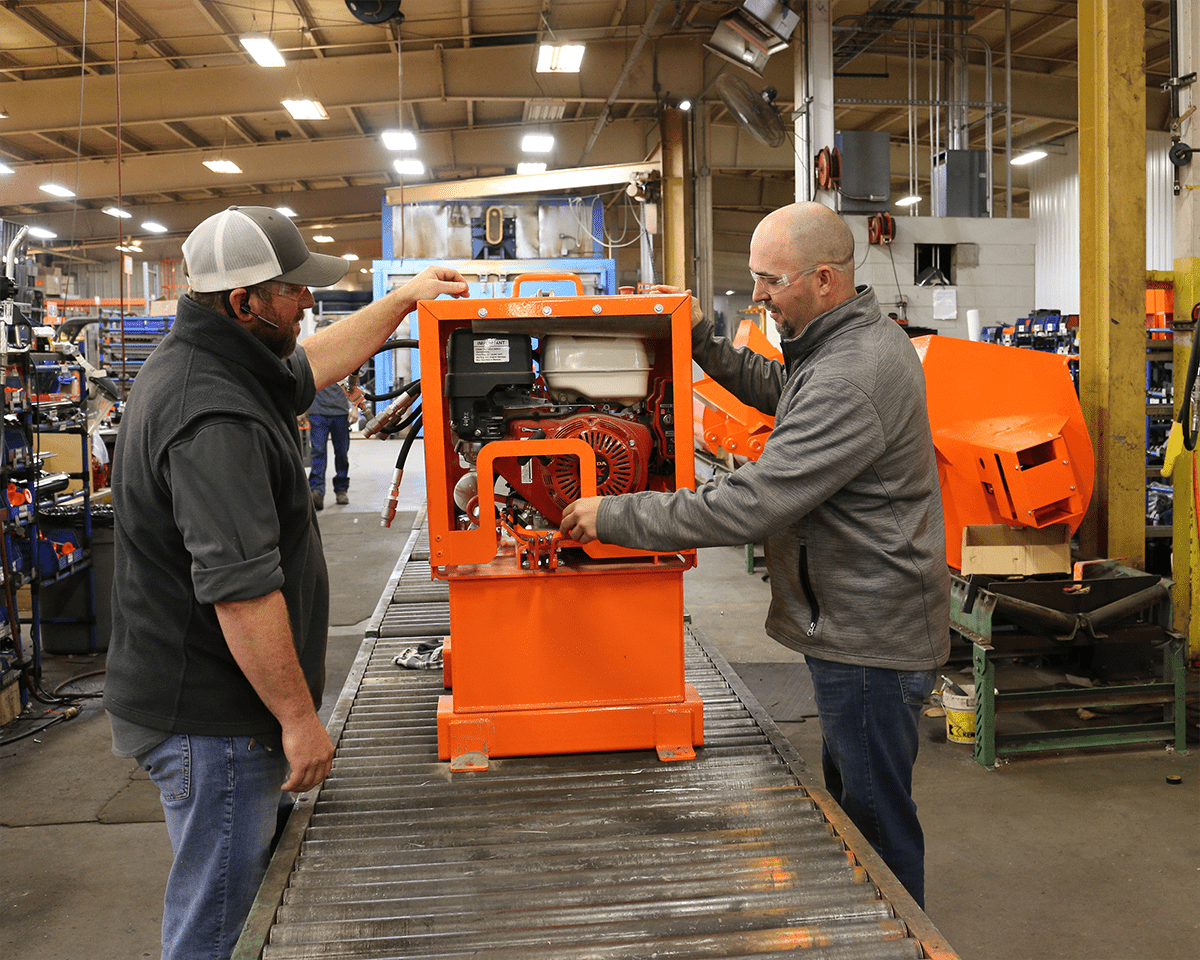 jobshop_kenny_on_assembly_line_with_hog
